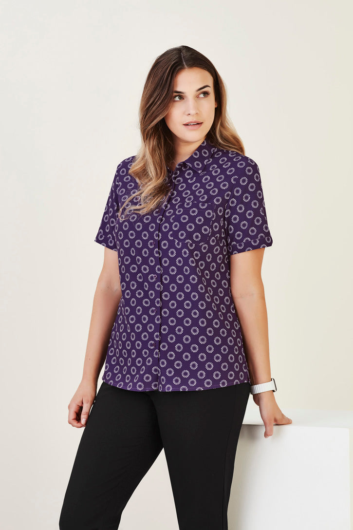 Biz Care Womens Easy Stretch Daisy Print Short Sleeve Shirt -CS948LS
